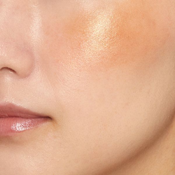 贅沢に輝くゴールドのONLY MINERALS(オンリーミネラル )『ミネラルピグメント ブロンズ』をご紹介に関する画像11