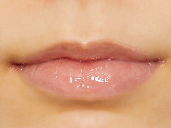 自然派コスメのナチュラグラッセ『トリートメントリップオイルモア 01 ピーチ』をご紹介に関する画像7