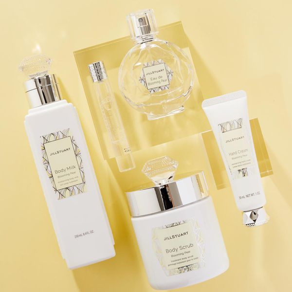JILLSTUART(ジルスチュアート)『オード 〈ブルーミングペアー〉』の使用感をレポに関する画像1
