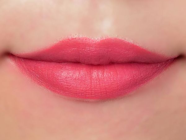 マットでふんわり質感 パッと華やかなレッドピンクに関する画像12