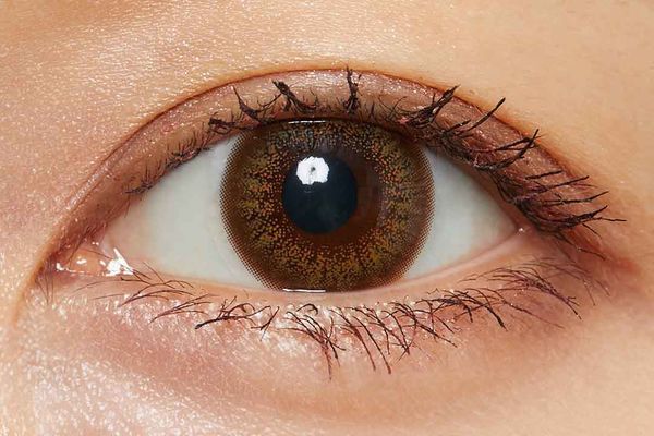 ファッショニスタのシアーアンバーで派手すぎない大人抜け感eyeに♡ に関する画像4