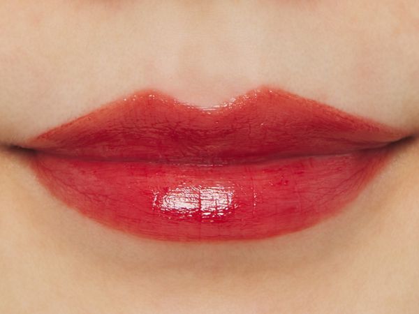 セミマット質感の柔らかな唇になるリンメル『マシュマロルック リップスティック 032 深みのある ブラウンレッド』のご紹介に関する画像8