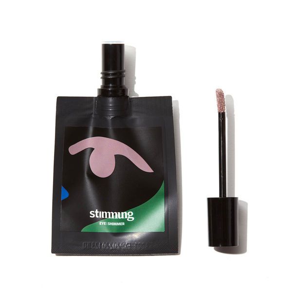 濡れたようなツヤ感を一本で Stimmung(スティモン)の『リキッド アイ シマー 』をご紹介!に関する画像1