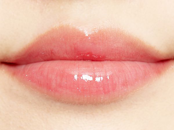 ふっくらジューシーな唇に♡ダークなプラムカラーがモードなグロスオイルに関する画像24
