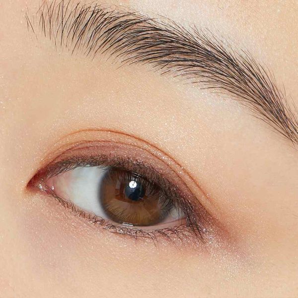 深みのある上品な発色のRIMMEL(リンメル)『ロイヤルヴィンテージ アイズ 018 ダスティレモン』の使用感をレポに関する画像5