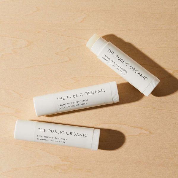 THE PUBLIC ORGANIC(ザ パブリック オーガニック)『オーガニック認証 精油リップスティック ラベンダー精油 ×パルマローザ精油』をレポ!に関する画像1
