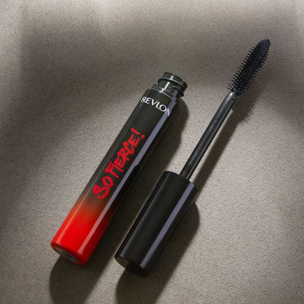 REVLON(レブロン)『ソーフィアス!マスカラ 701 ブラッケスト ブラック』の使用感をレポ!に関する画像1