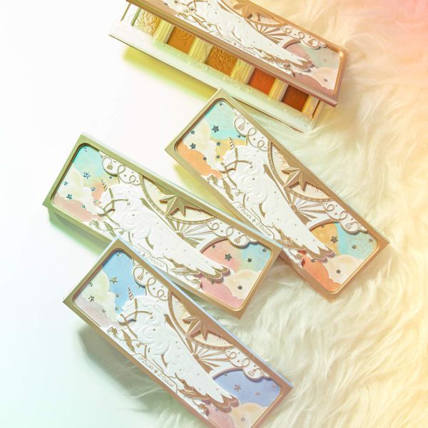 普段使いしやすいジューシーカラーのFlower knows(フラワーノーズ)『ユニコーンシリーズ アイシャドウパレット コーラルピーチ』をご紹介に関する画像1