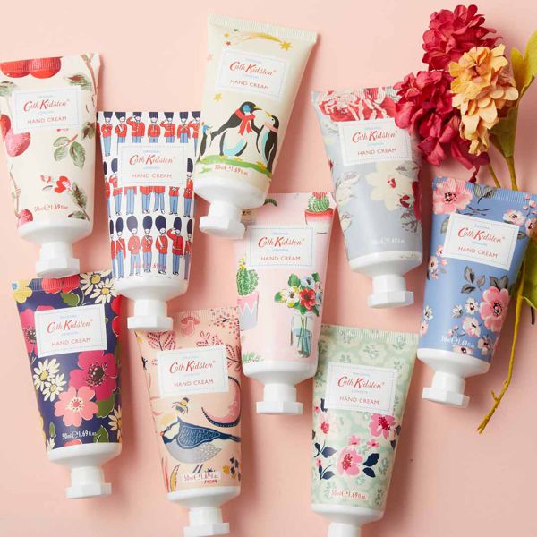 Cath Kidston(キャス・キッドソン)『ハンドクリーム ジャスミン&ゼラニウムの香り ミニチェリースプリグ』の使用感をレポ!に関する画像1