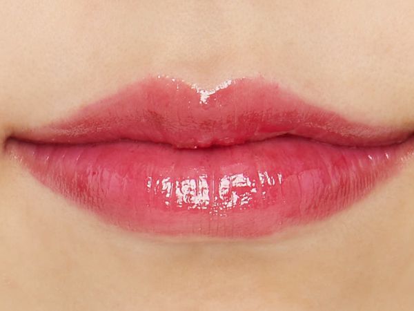 ESPOIR(エスポア)『クチュールリップティントシャイン ヘイベスティ』の使用感をレポに関する画像4