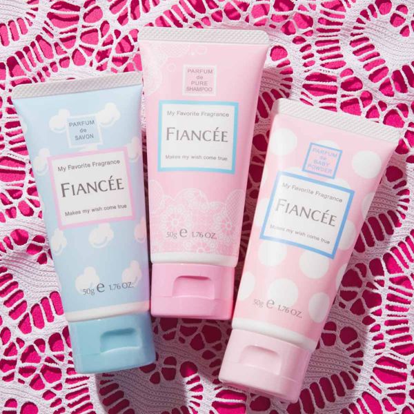 べたつきが少なく自然でいい香りが続く! フィアンセ『ハンドクリーム』をレポに関する画像1