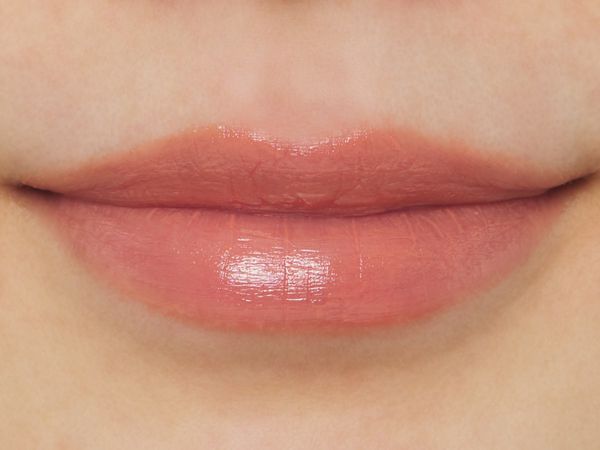 媚びない血色感のRIMMEL(リンメル)『マシュマロルック リップスティック 025 レディッシュブラウン』をご紹介に関する画像8