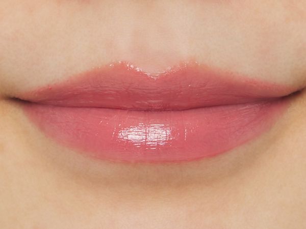 溶け込むように上品なカラーの『マシュマロルック リップスティック 022 ピンクブラウン』の使用感をレポに関する画像7
