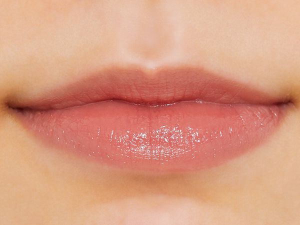 CEZANNE(セザンヌ)『ラスティング リップカラーN 102』の使用感をレポに関する画像7