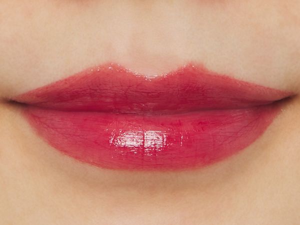 大人の魅力を引き出すセミマットカラーのRIMMEL(リンメル)『マシュマロルック リップスティック 028 ディープレッド』をご紹介に関する画像7