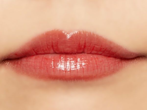 唇の色を“隠さずいかす”！ うるつやシアーな発色のスリークグロウリップ『ベビーレッド』をご紹介に関する画像39