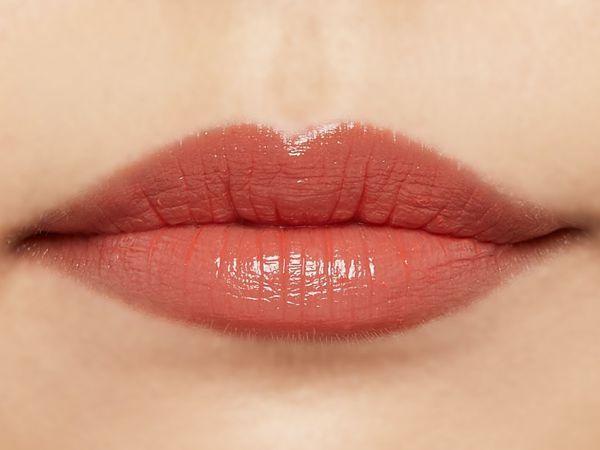 自然なツヤ感&ぷっくりリップで思わずkissしたくなる唇に♡ オフィスメイクにもおすすめなピンクベージュをご紹介に関する画像34