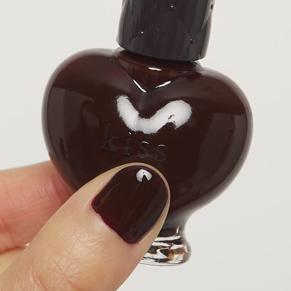 kiss(キス)『ネイルポリッシュ 03 Mademoiselle Raisin』の使用感をレポに関する画像7