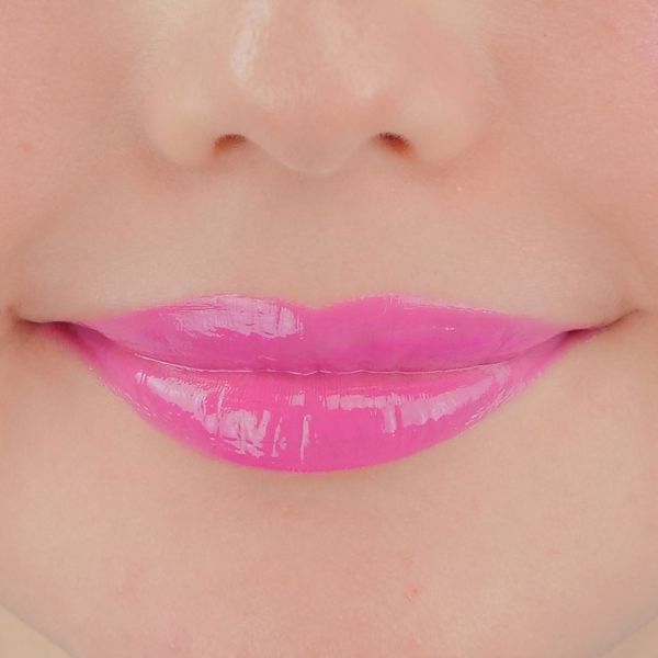 MAKEUP REVOLUTIONのWOWグロス ユーゴーガール 4mlに関するメイン画像