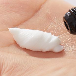 オプタウム パフュームハンドクリーム No.6 グリーンデュウ 50ml の画像 1