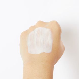 ボリカ くずれ防止 美容液ケアベース ミルクベージュ_ 25g SPF20 PA++ の画像 1