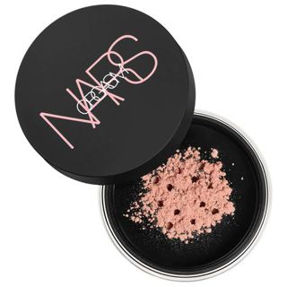 NARS イルミネイティング ルースパウダー 5245 ゴールドシマーが煌めくピーチピンク 2.5gの画像