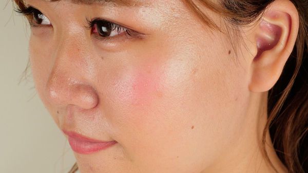 こんなに顔小さかった? っていわせる小顔に見えるメイク術 ~ベースメイク編~の画像