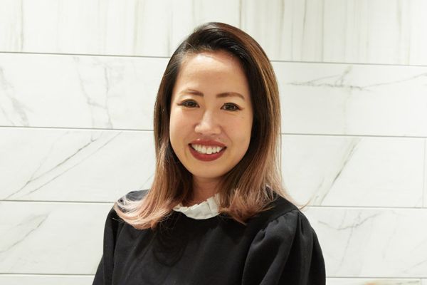 バイヤー。1児の母で、お子さんを預けたあと毎日7時に出社。早起きの達人。いつも明るくて元気な33歳。