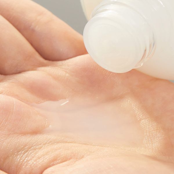 ナチュリエ「ハトムギ化粧水」の使い方や美白・ニキビなどの効果、成分を解説! の画像