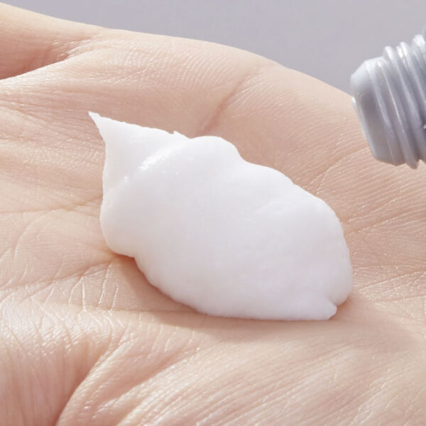 ハンドクリームの効果は使い方で差がつく! 元BAのおすすめ保湿ケアをご紹介の画像