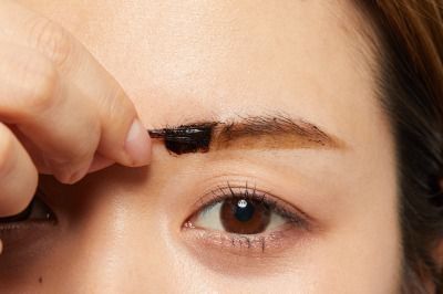 フジコなど人気の眉ティントを徹底比較! 危険性や失敗しないおすすめの使い方までご紹介の画像
