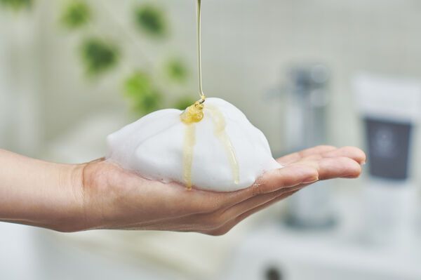”纏う蜂蜜”って? 蜂蜜専門店「Number8」のスキンケアアイテムが気になる!の画像